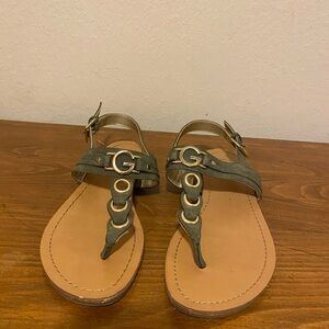 G by Guess Women’s Thong Sandals Olive Green Vegan Leather Sz7.5